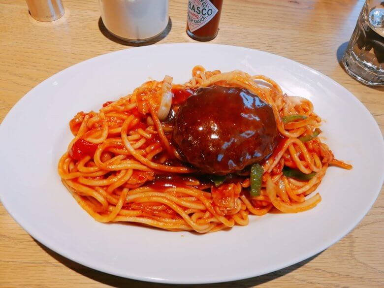 ハチのハンバーグナポリタン