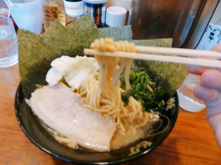 ビッグラーメンの麺