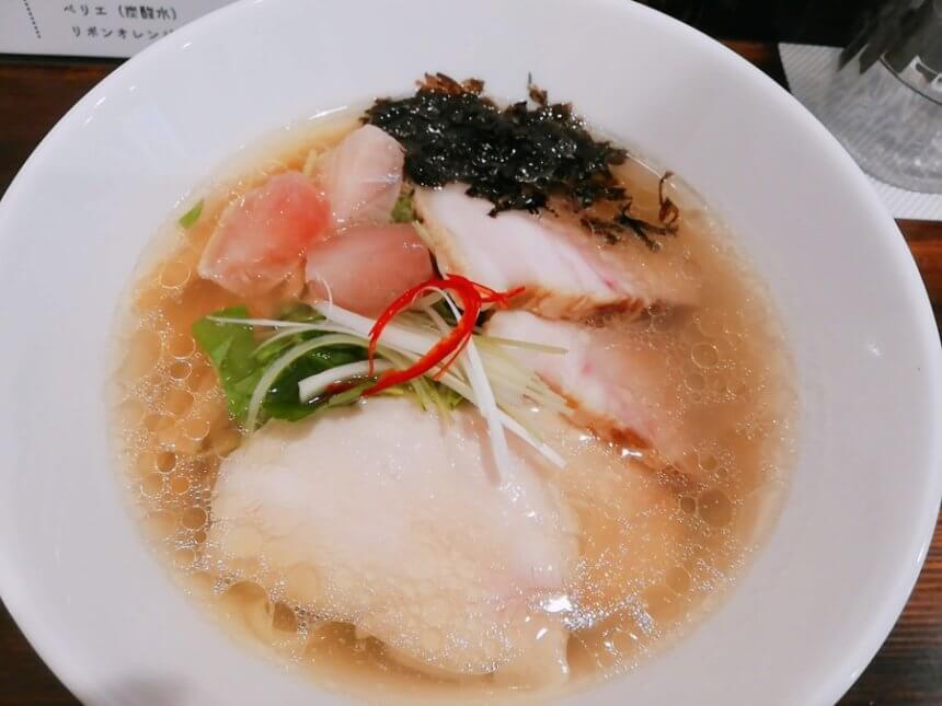 りっすい社の塩ラーメン