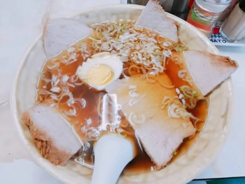 東華食堂のチャーシュー麺