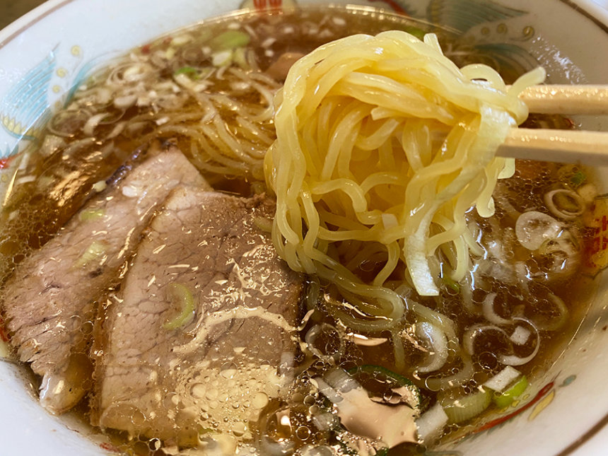 醤油ラーメンの麺