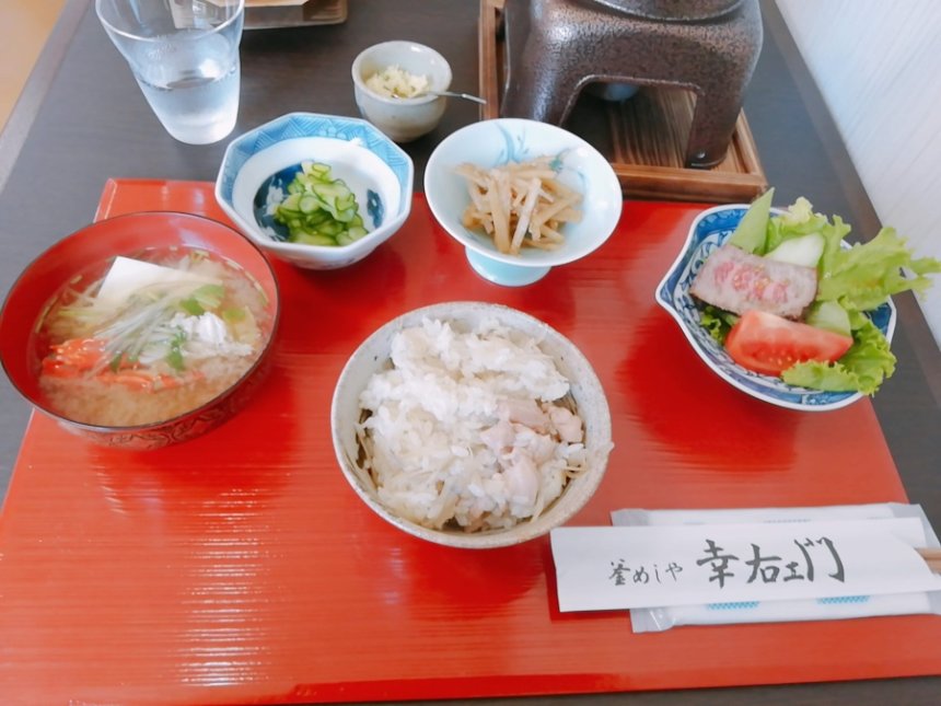 鶏釜飯とカニの味噌汁