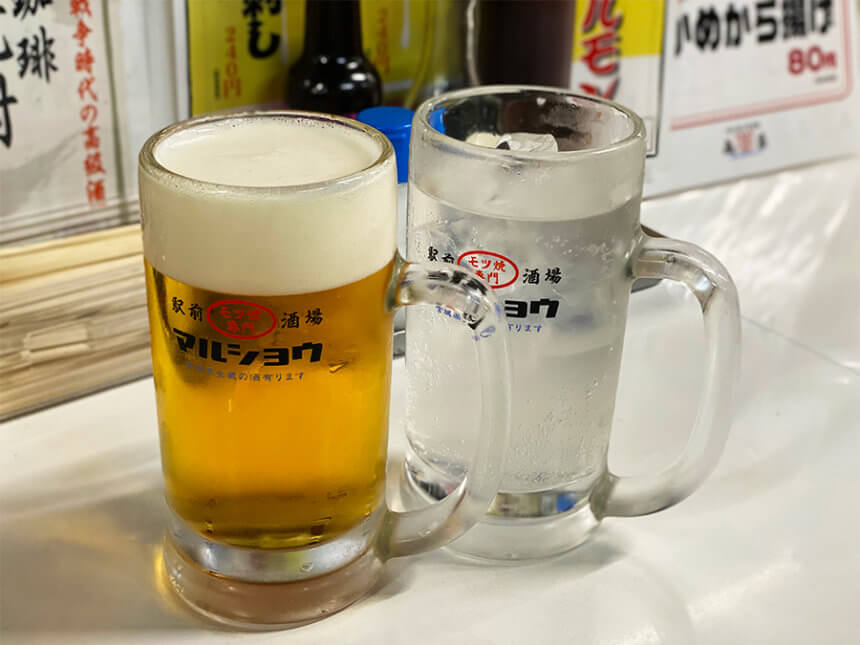 丸昌のビールとレモンサワー