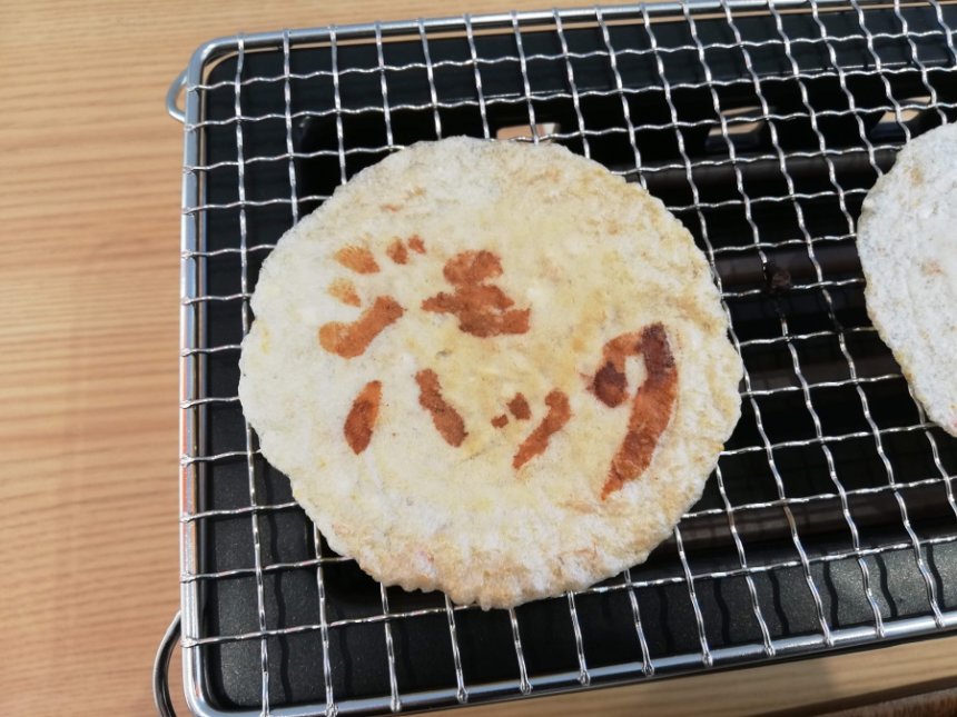 焼き上がったえびせん