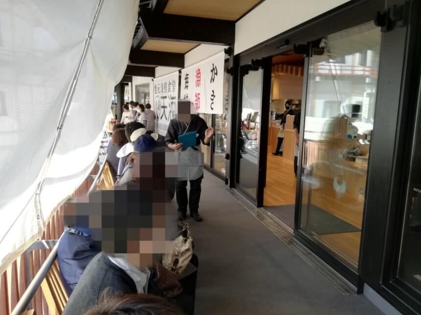 地元海鮮食堂天海の行列待ち