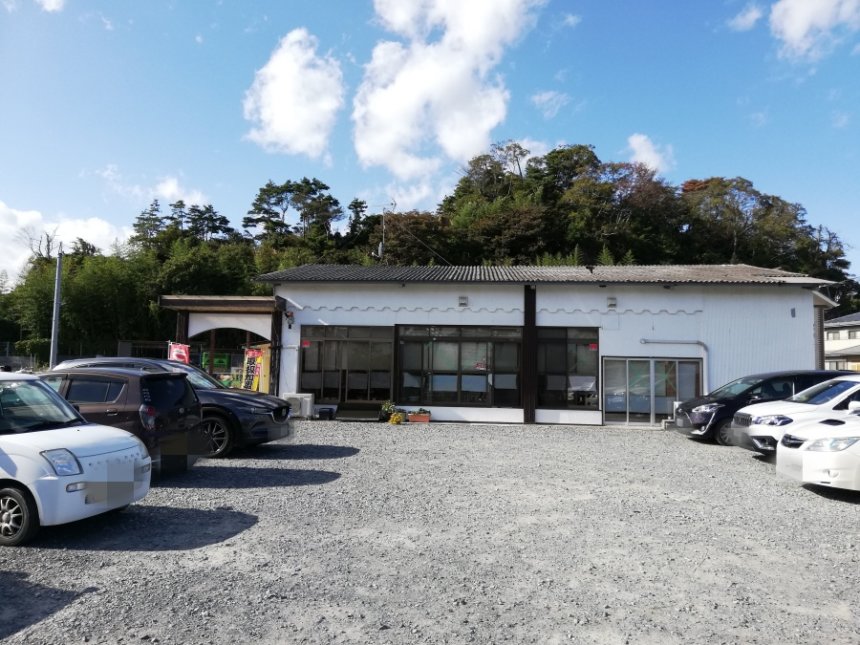 えんまん亭の店舗と駐車場