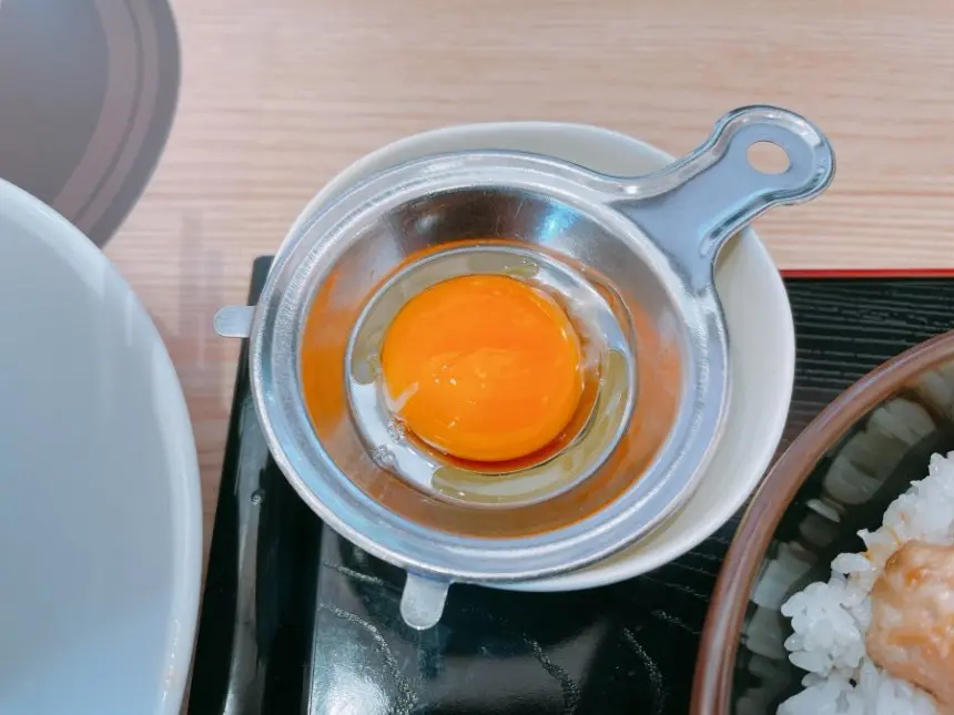 バラ焼丼の生卵