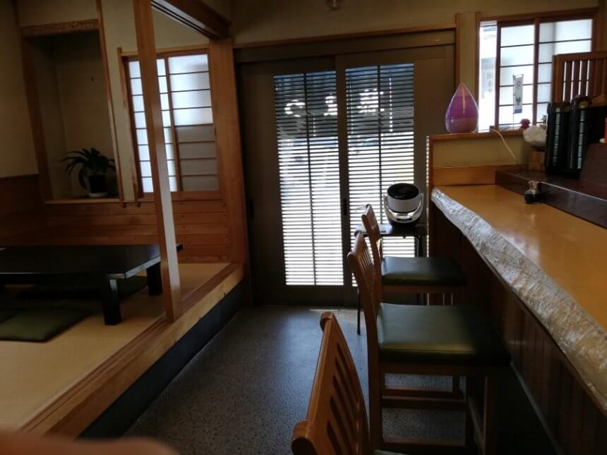 藤まつ寿司の店内