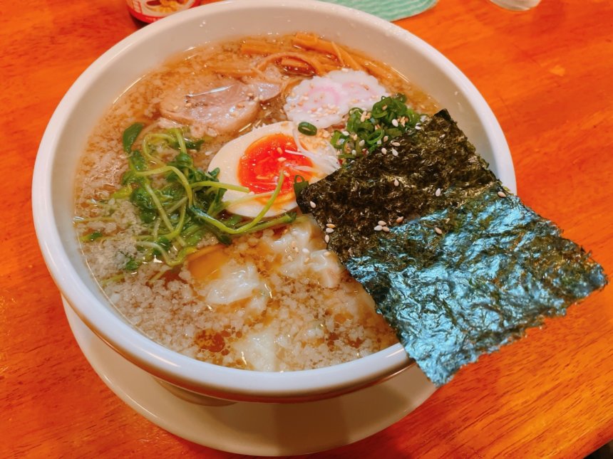 麺や鸞のワンタン麺