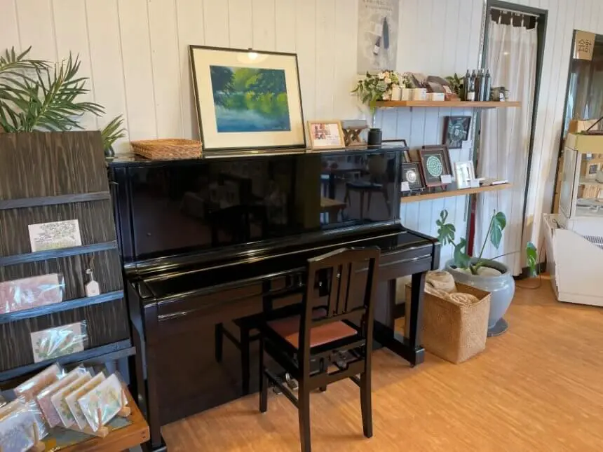 店内設置のピアノ