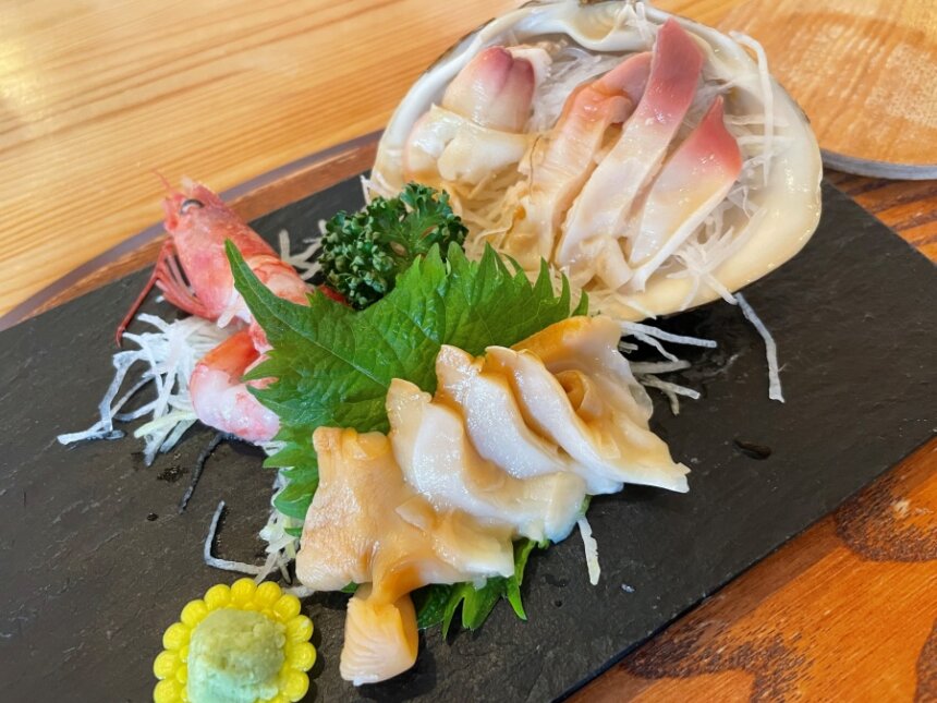 海老とつぶ貝の刺し身