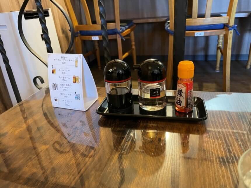 カウンター上の調味料