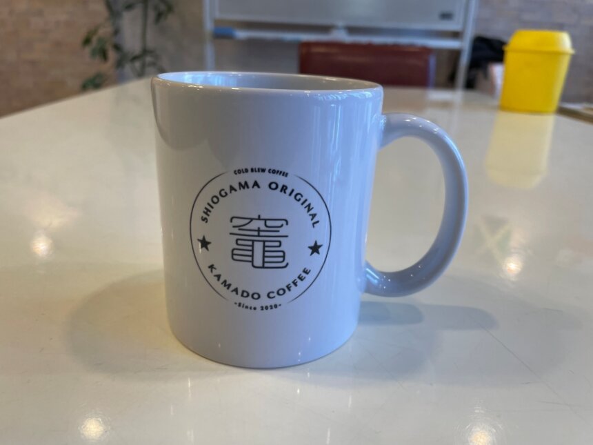 竈コーヒーのマグカップ