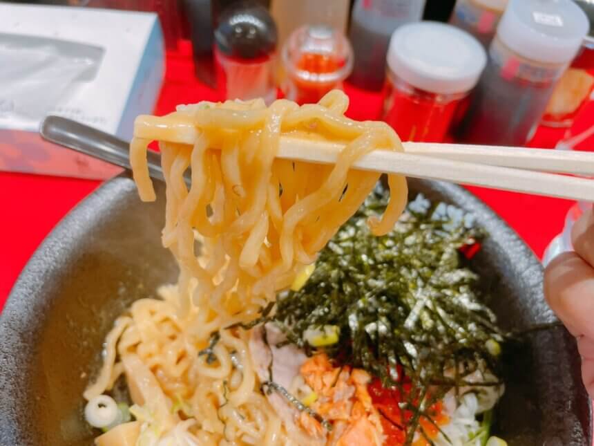 鮭油そばの麺