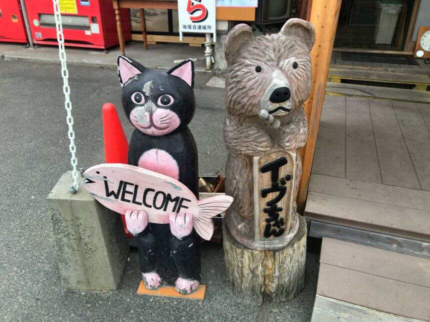 猫と熊のオブジェ