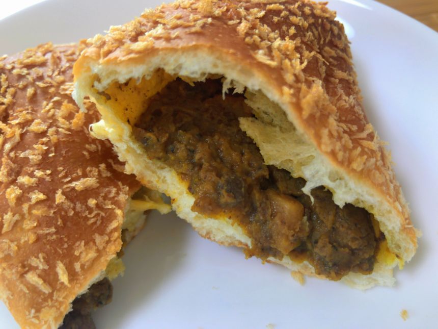焼きカレーパン断面図