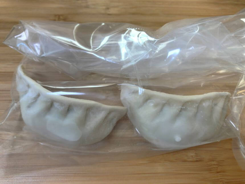 冷凍餃子入りのビニール袋