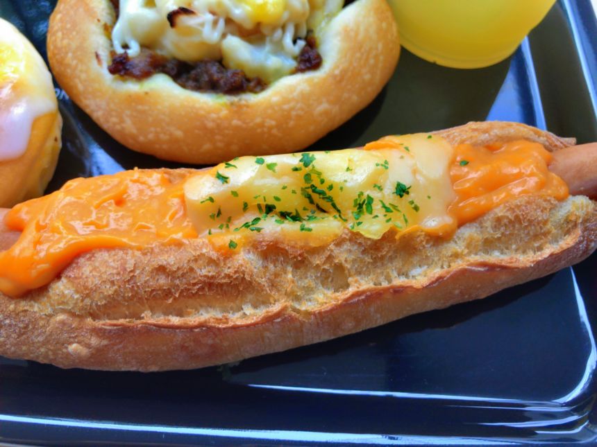 チェダーチーズのホットドッグ