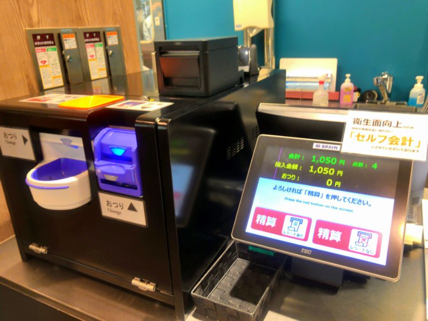 店内のセルフレジ