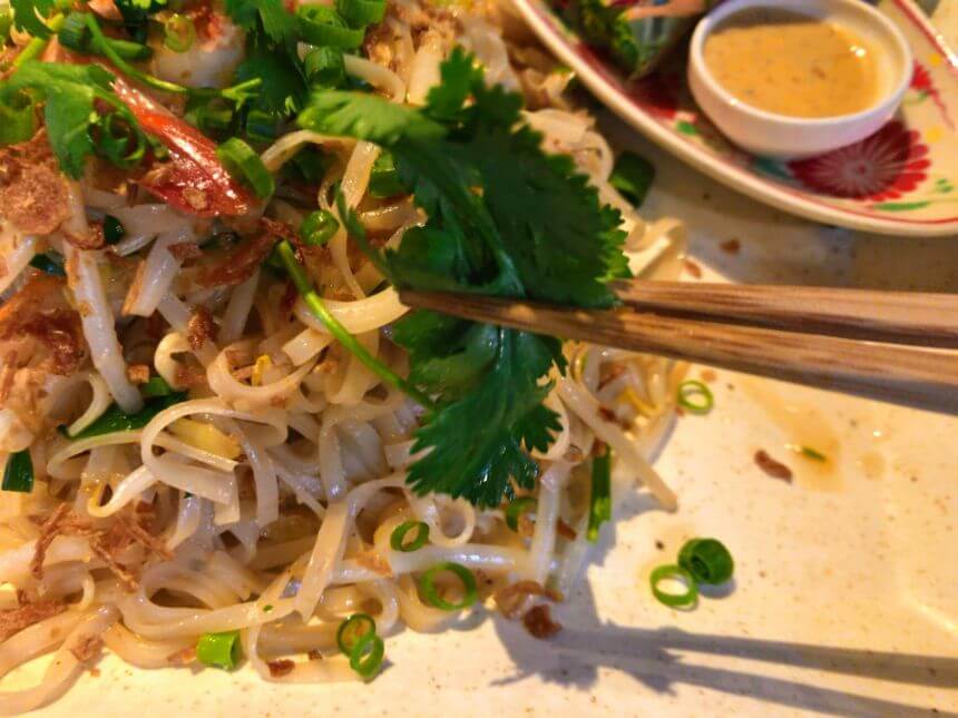 焼きそばのパクチー