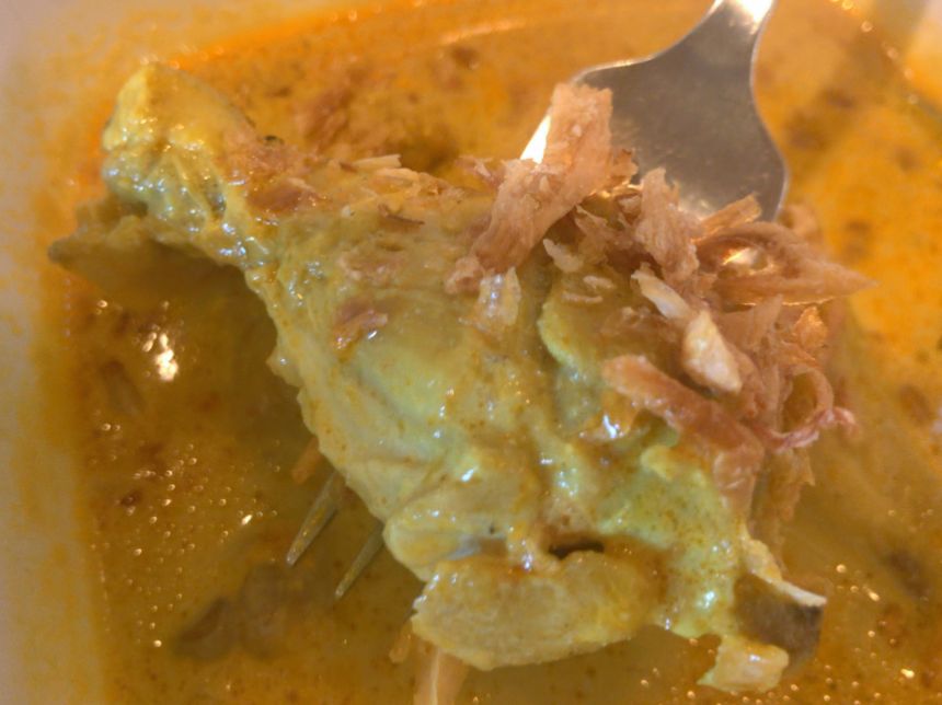 チキンココナッツスープカレーのチキン
