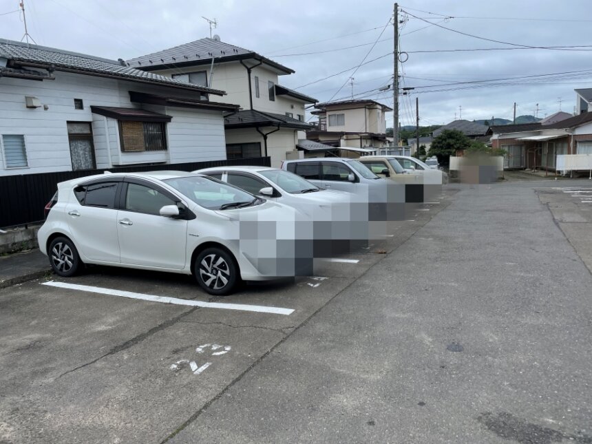 しろくろ食堂の駐車場
