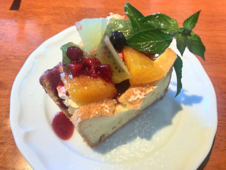 セットのシフォンケーキ
