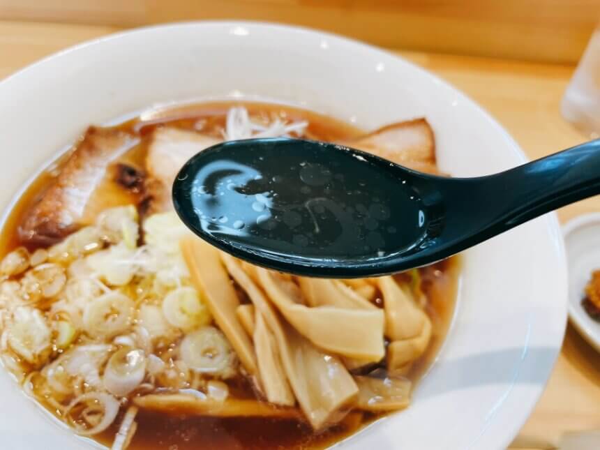 醤油ラーメンのスープ