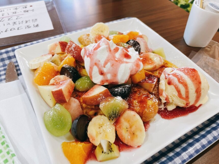 フレンチトーストフルーツ添え