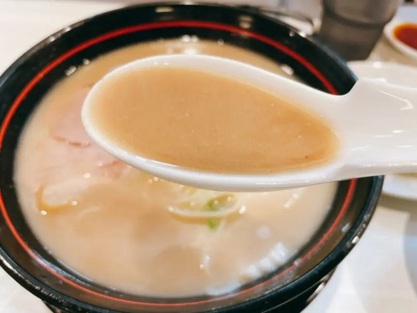 豚骨醤油ラーメンのスープ