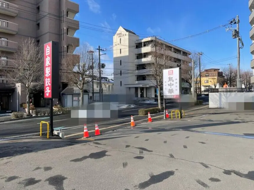 鳥中華泉本店の入り口