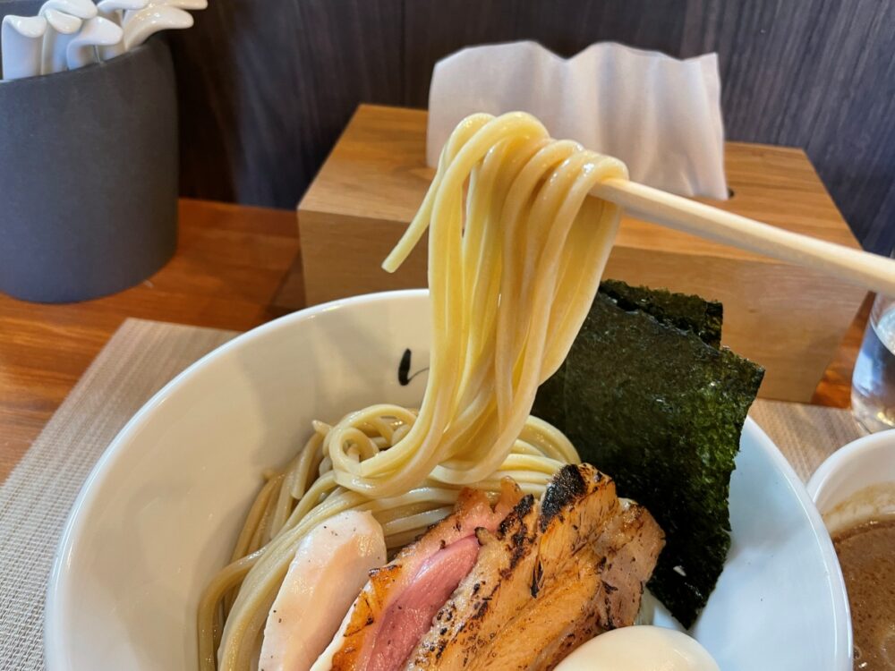 モチモチの太麺