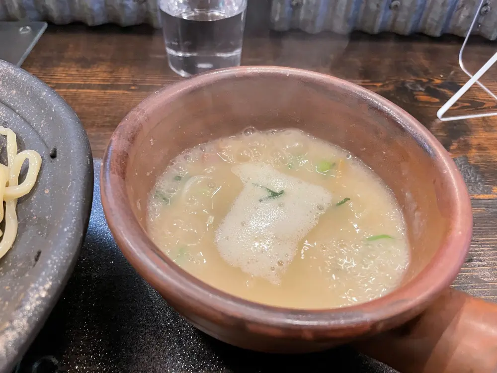 美濃焼の土鍋とスープ