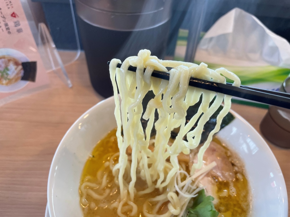 ぷりんぷりんな麺