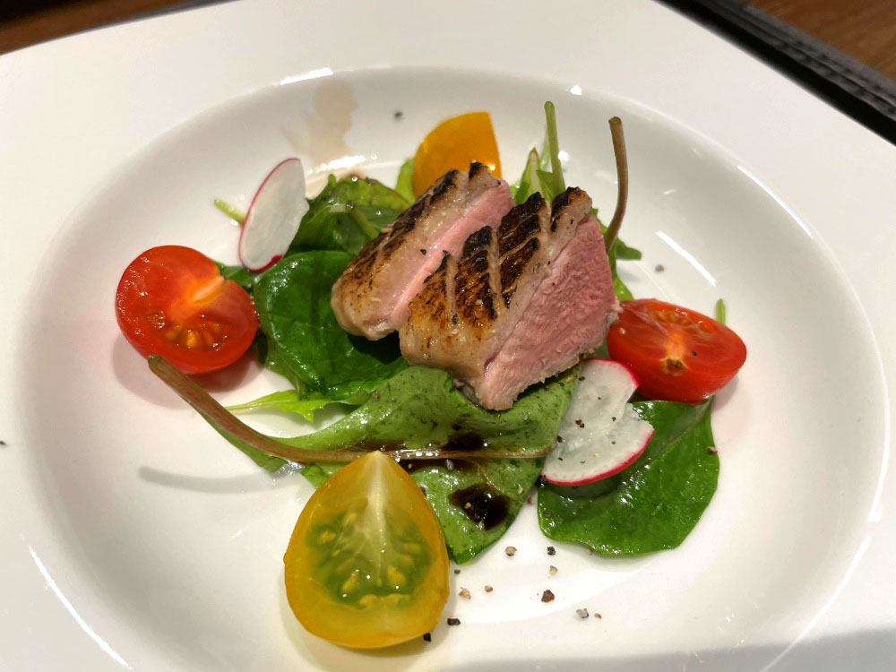 厚切り鴨肉のサラダ仕立て