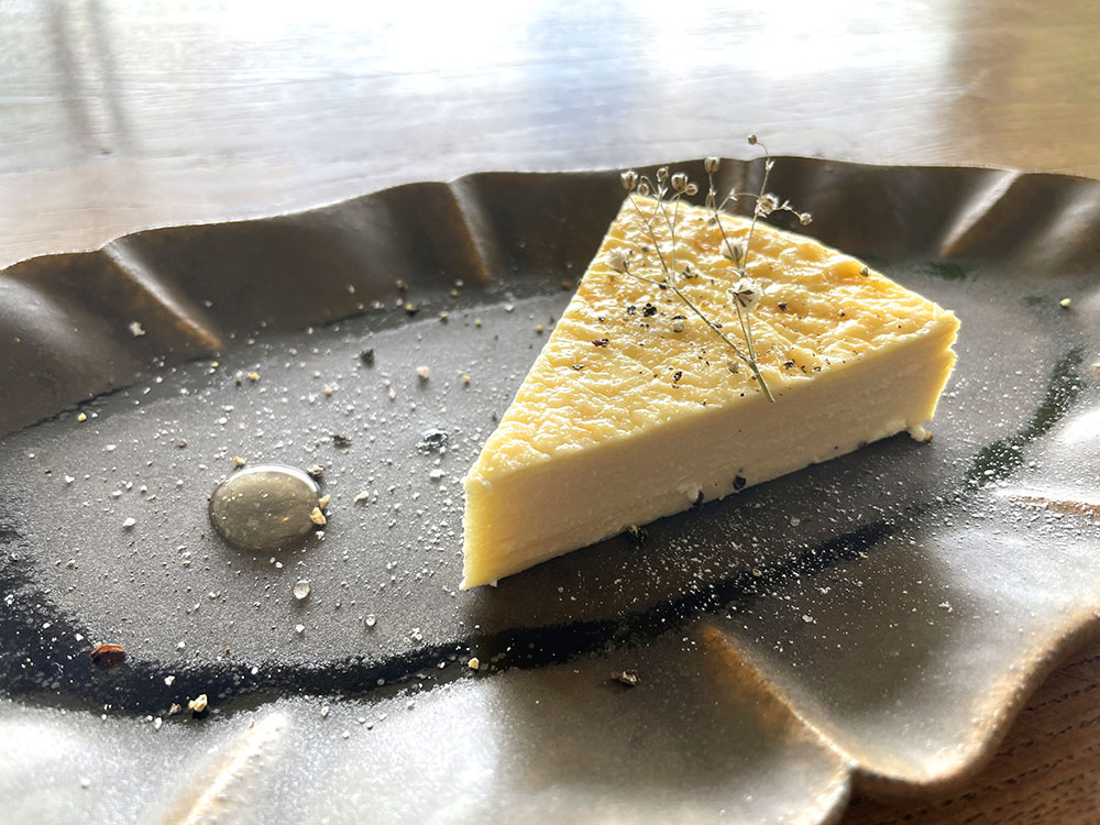 チーズケーキとアカシア蜂蜜
