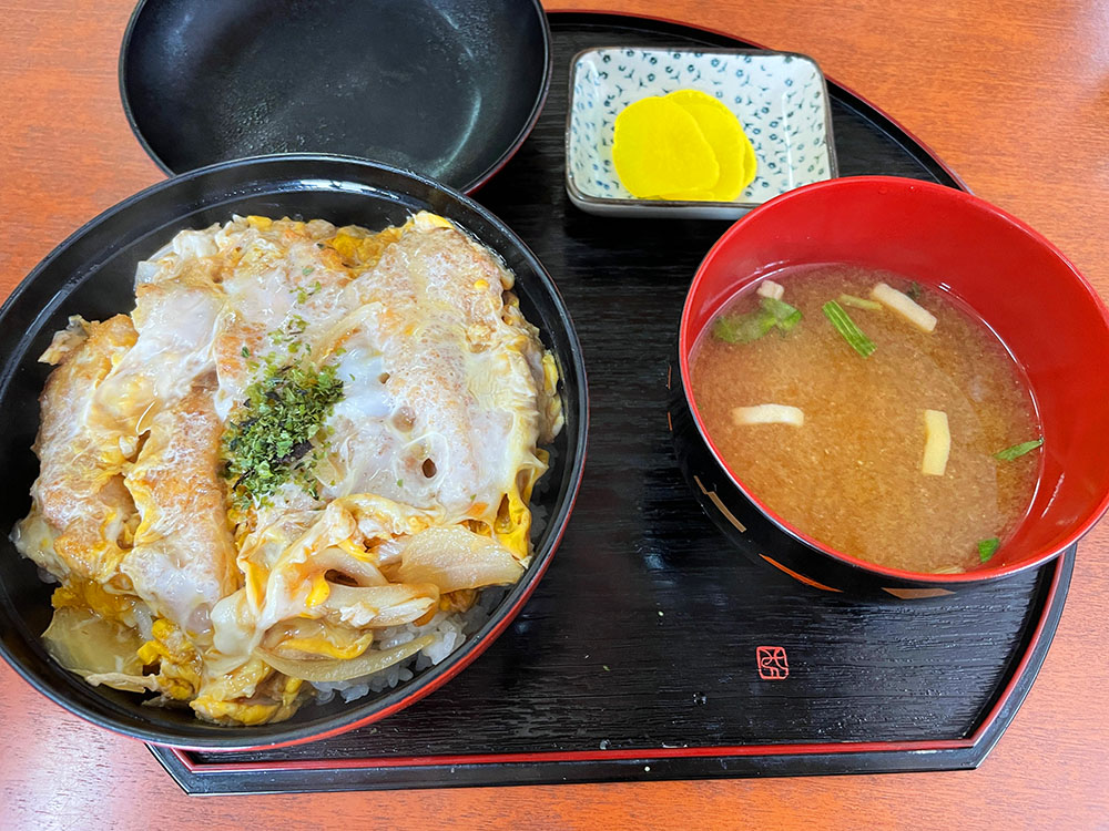 食事処だるま屋のカツ丼