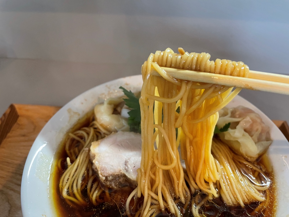ストレートの細麺