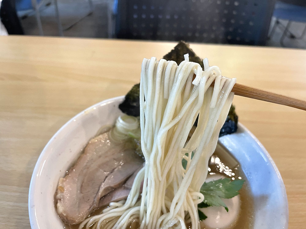 ストレートの細麺