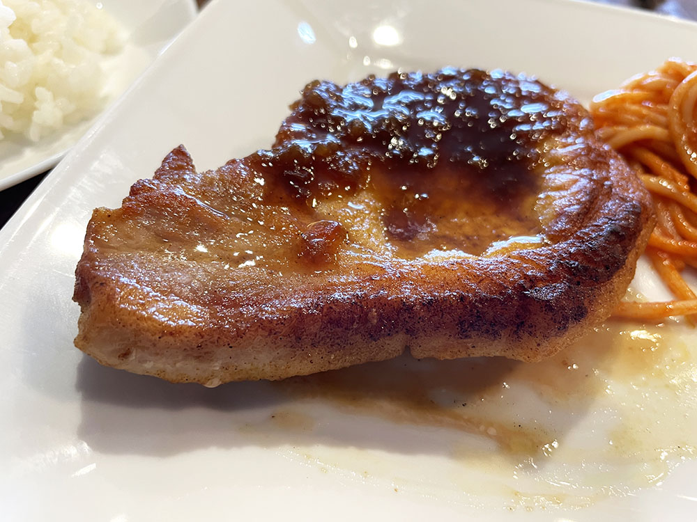 分厚い豚のステーキ