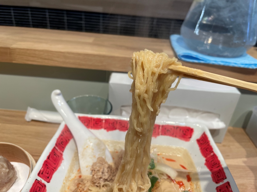 縮れのある細麺