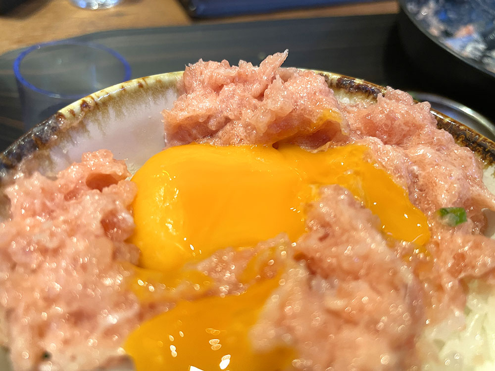 卵黄とネギトロ