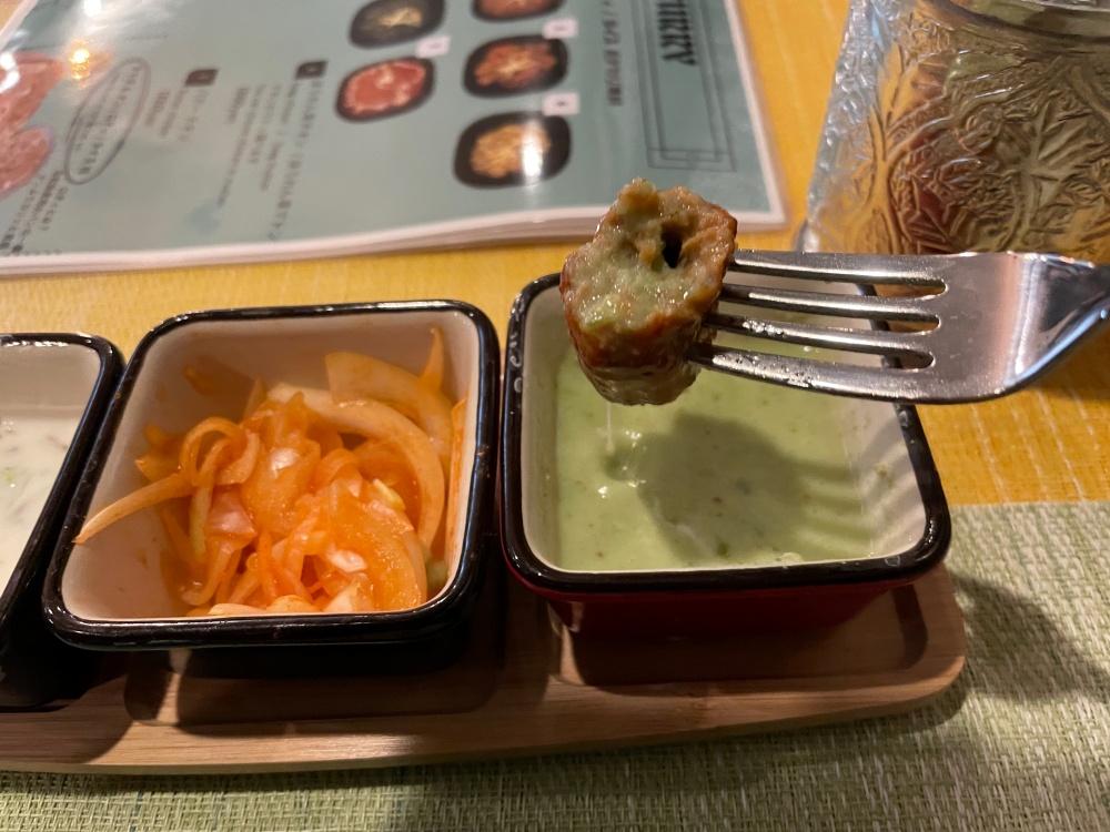 ソースを付けたケバブ