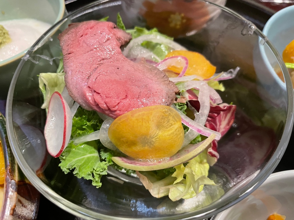 彩りの美しいサラダ