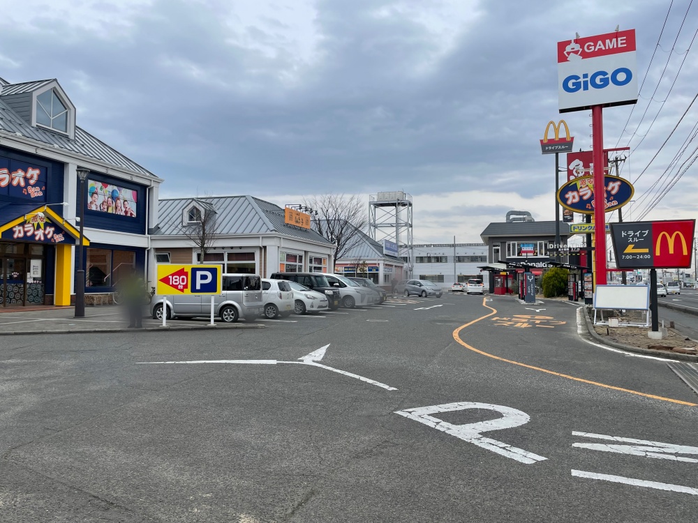焼肉ライクの駐車場入口