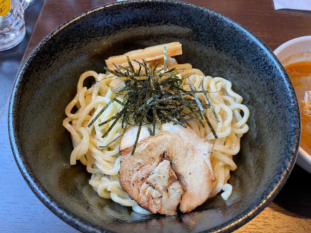 ボリュームのある太麺