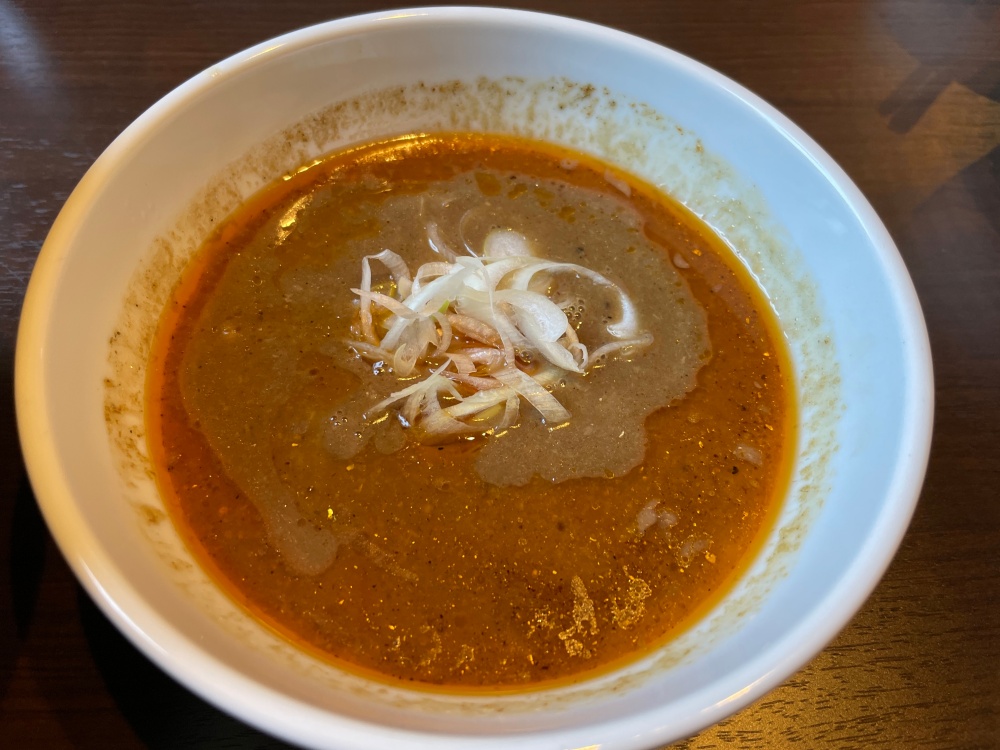 濃厚で辛そうなスープ
