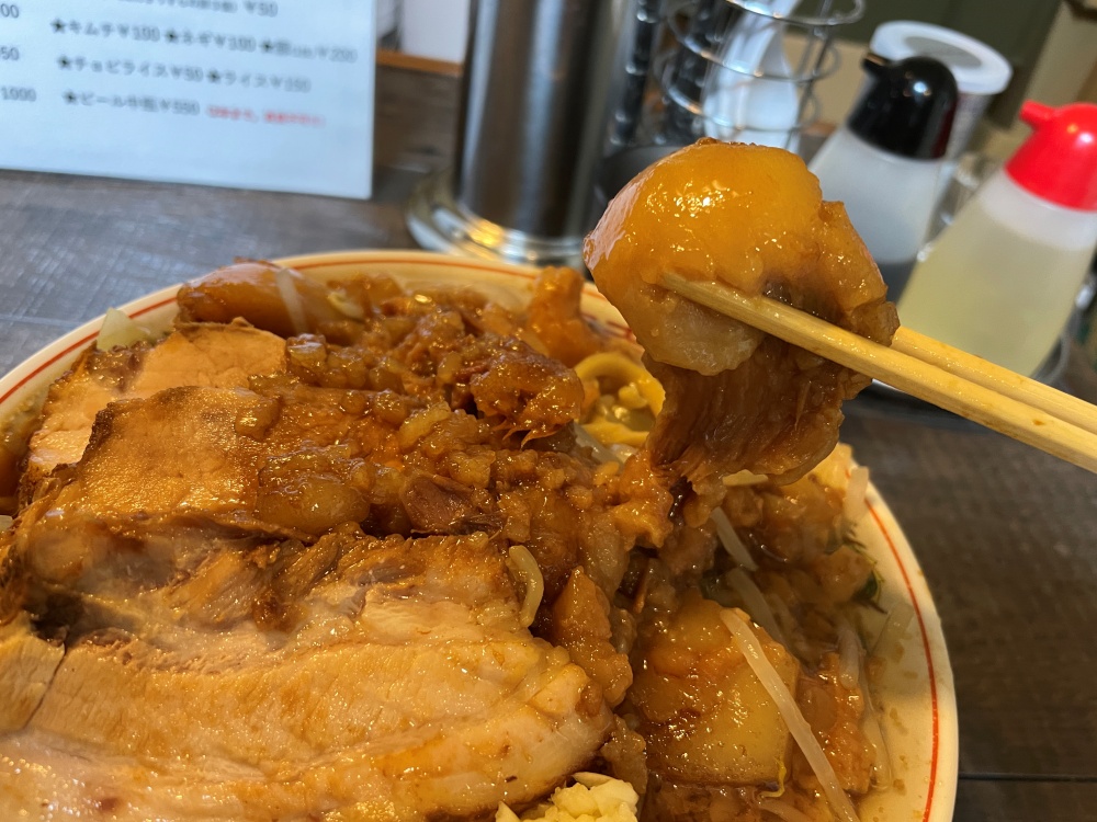 巨大なアブラ