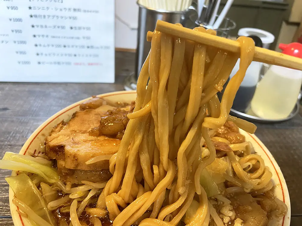 ムチムチの平打太麺