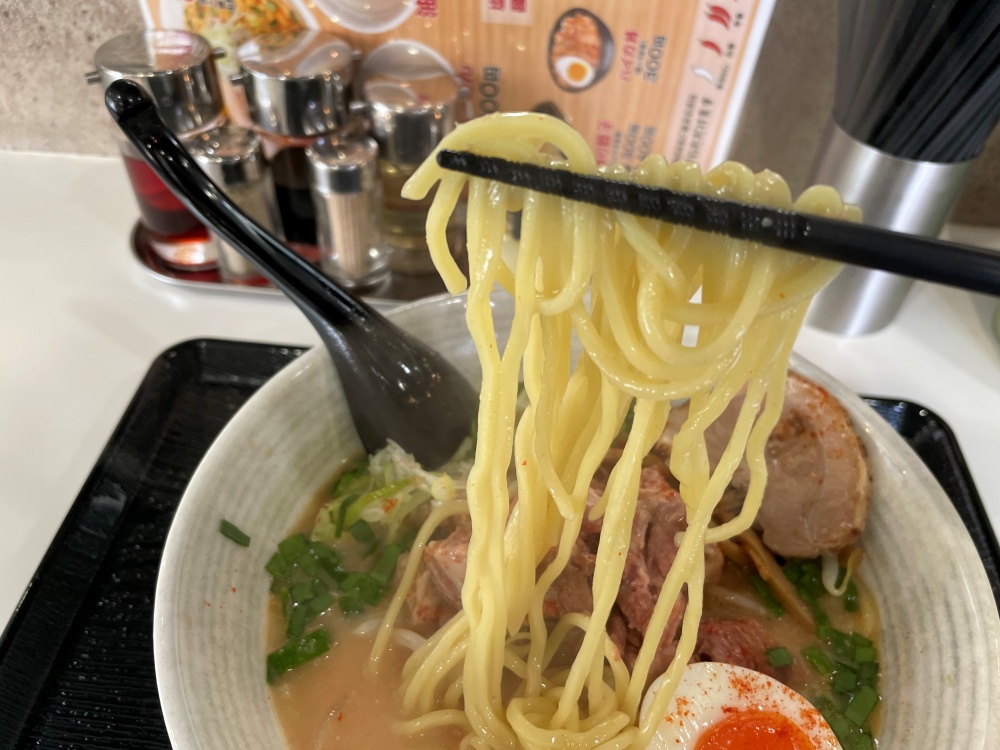 中太の多加水麺